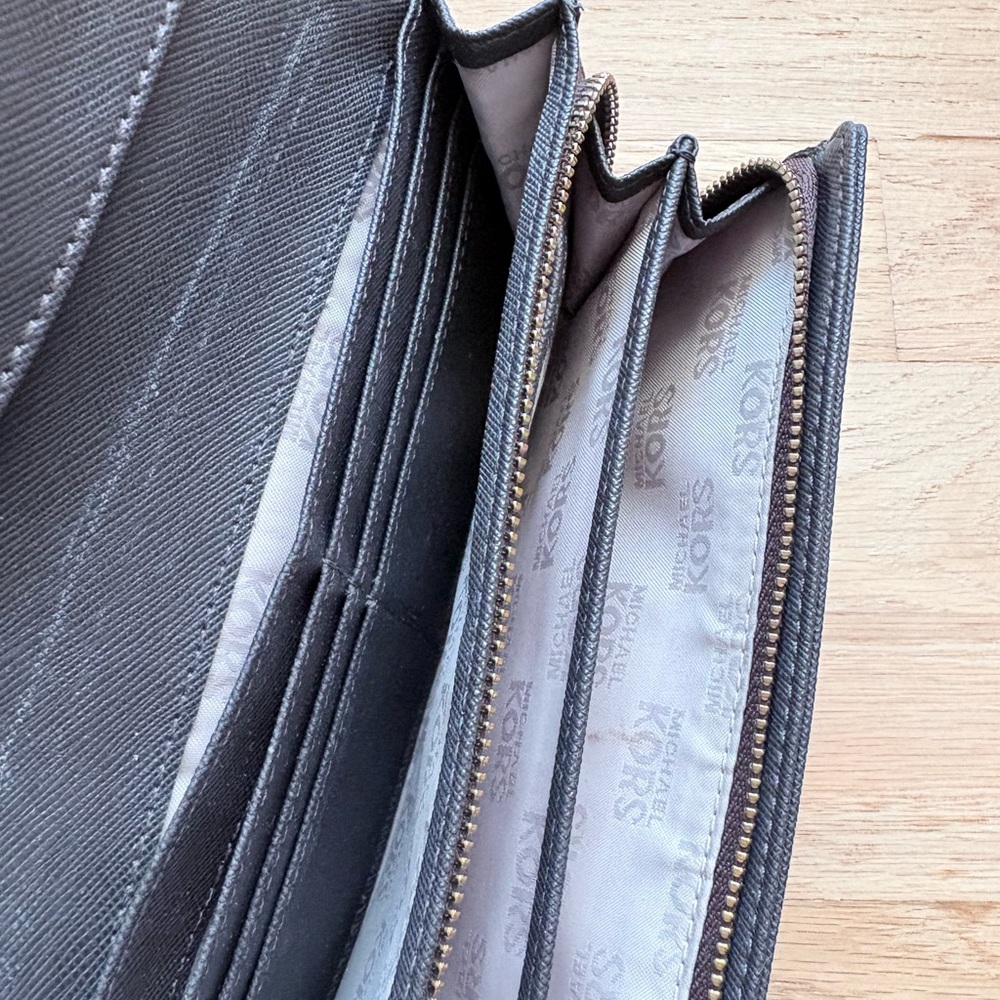 Michael Kors Signature Lilly Shoulder Tote with Wallet - Picture 6 of 6